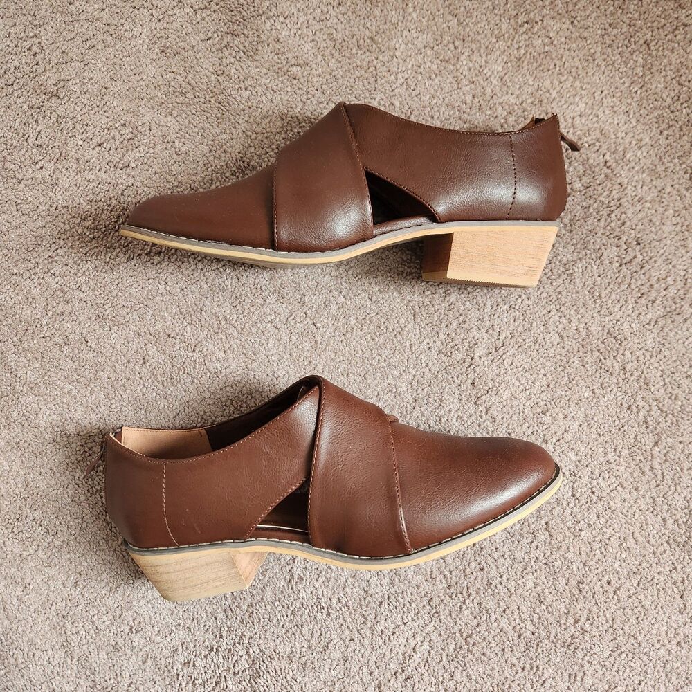 Size 11 Olive Street Charlie Congac Criss Cross Sip on Zip up 1" Flat